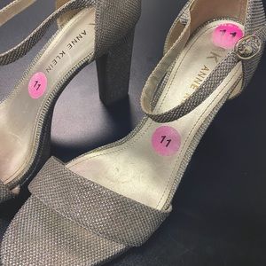 Anne Klein Silver sequins shoes size 11